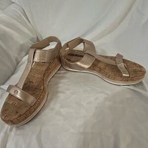 Pelle Moda 7.5 M Women's Gold Metallic Sandals Worn Inside Only! Like New